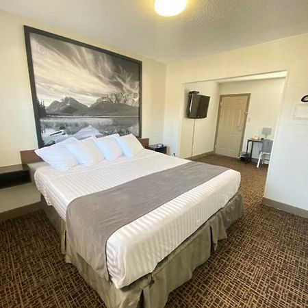 Motel Super 8 By Wyndham Penticton Exterior foto
