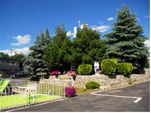 Motel Super 8 By Wyndham Penticton Exterior foto
